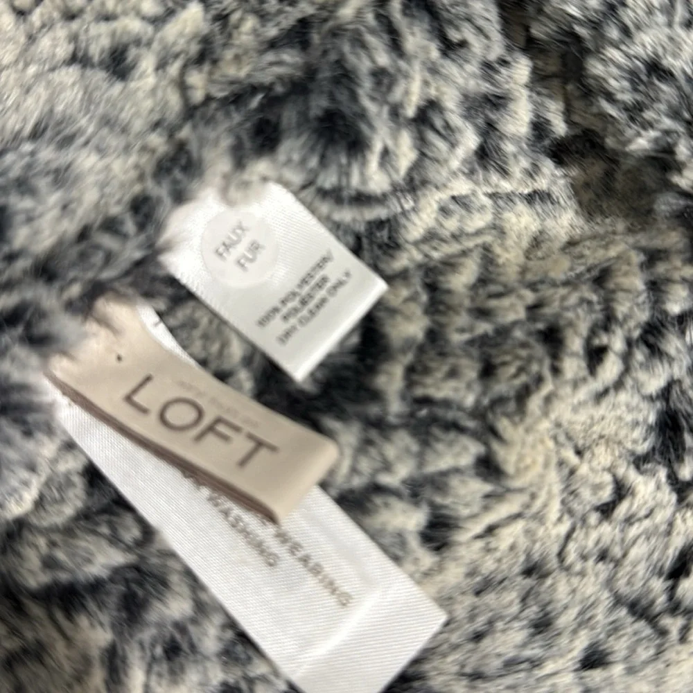 NWOT LOFT Vintage Faux Fur Infinity Scarf in Grey Tones, never worn - Picture 2 of 4